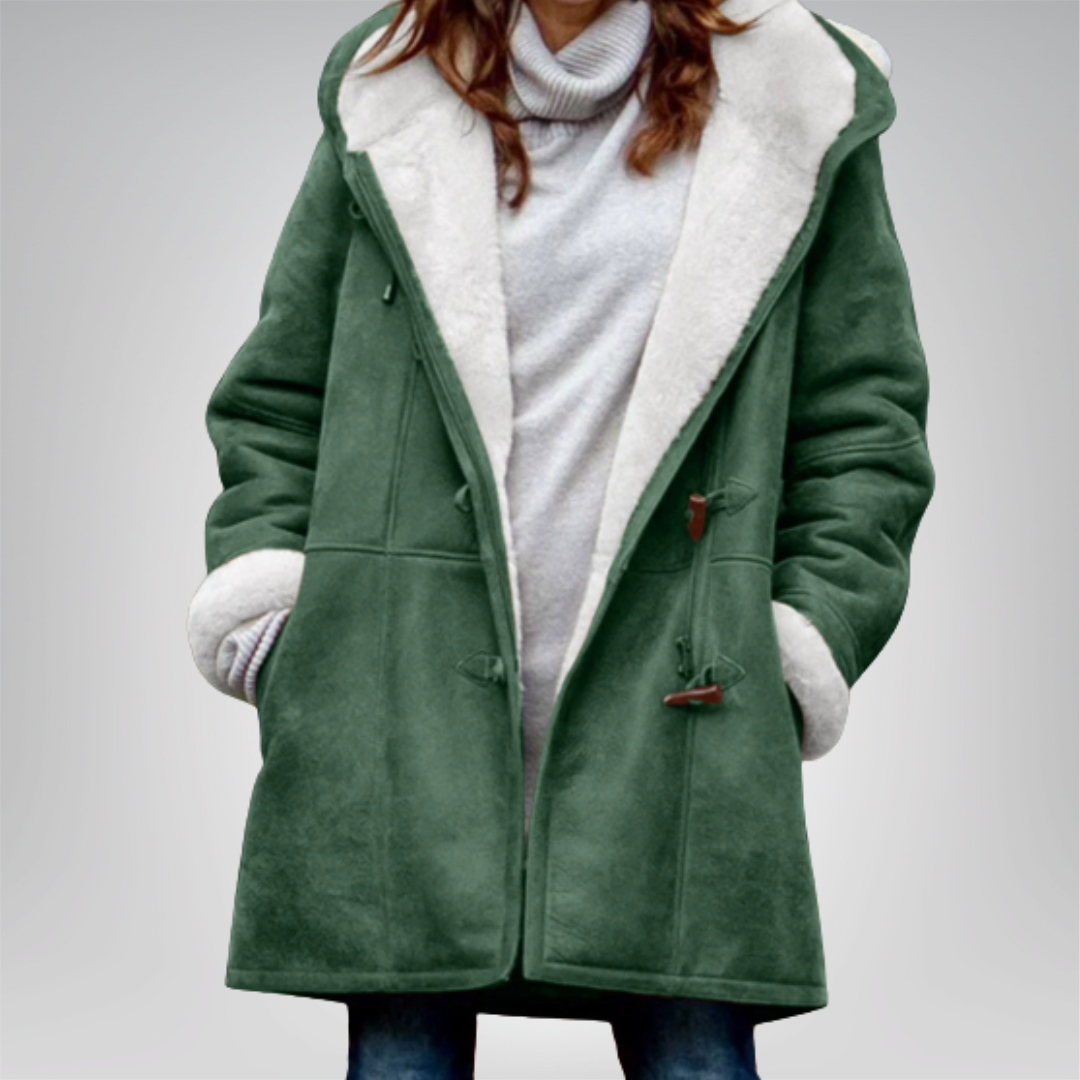 Veste élégante en fleece Danoir Paris Maria, couleur vert mousse, coupe ajustée, détails modernes, portée décontractée ou chic.
