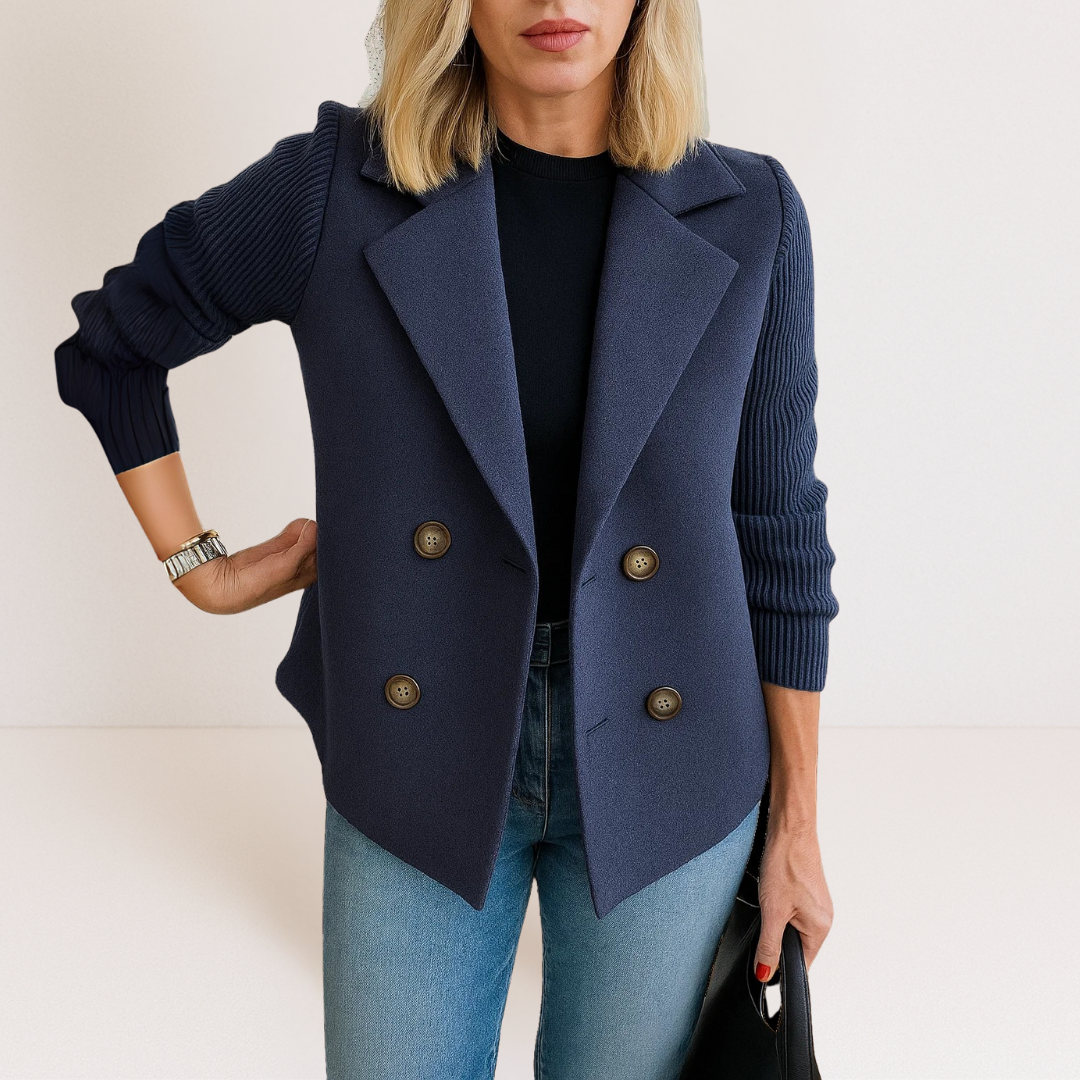 Veste élégante en tricot Rose Martine Danoir Paris FR968, coupe ajustée et détails raffinés, portée sur un mannequin.