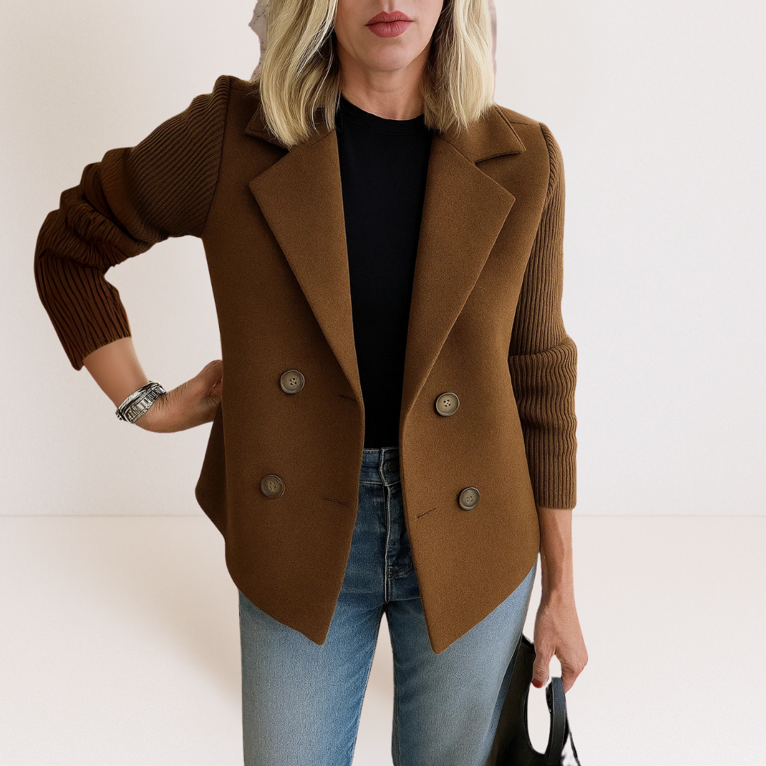 Veste élégante en tricot rose Martine de la marque Danoir Paris, coupe ajustée et détails sophistiqués.