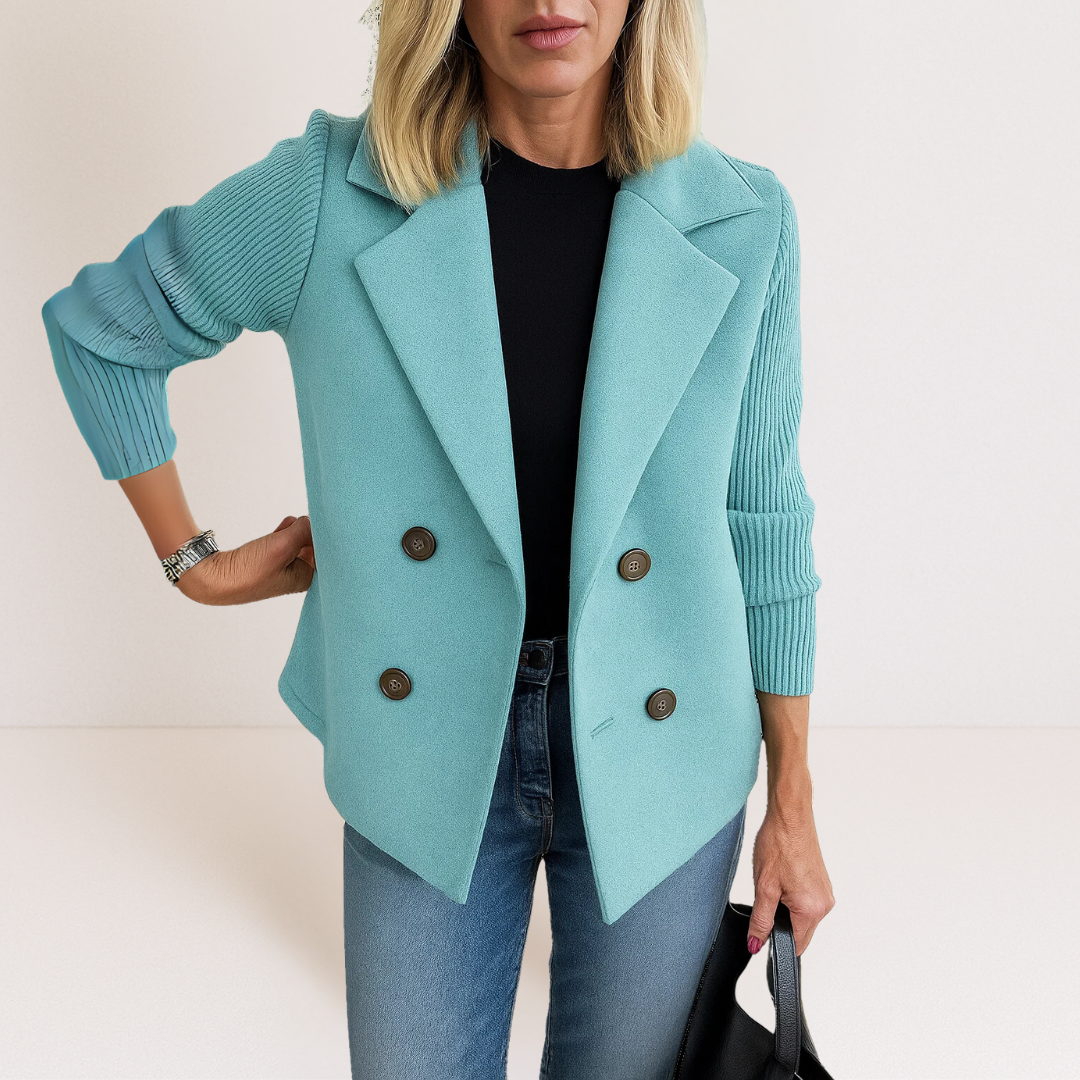 Veste élégante en tricot rose Martine Danoir Paris, coupe ajustée, détail en maille douce, mode chic et confortable.