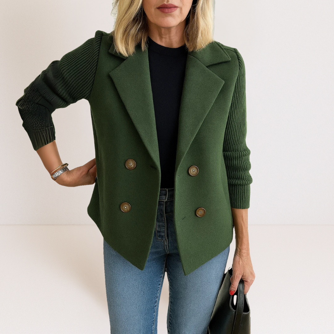 Veste élégante en tricot rose Martine Danoir Paris, coupe ajustée et détails sophistiqués, portée sur un mannequin.