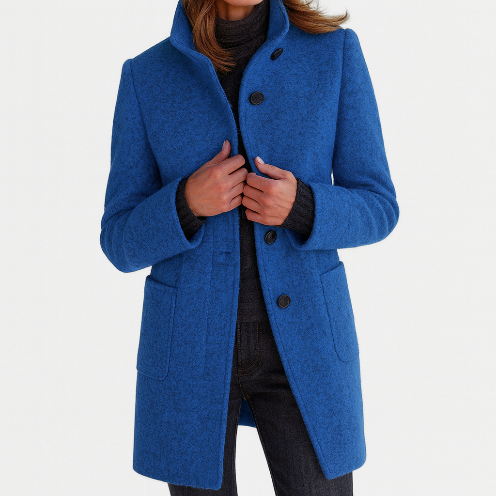 Veste élégante d'hiver Stella de Danoir Paris, modèle FR975, couleur gris, vue de face sur une mannequin.