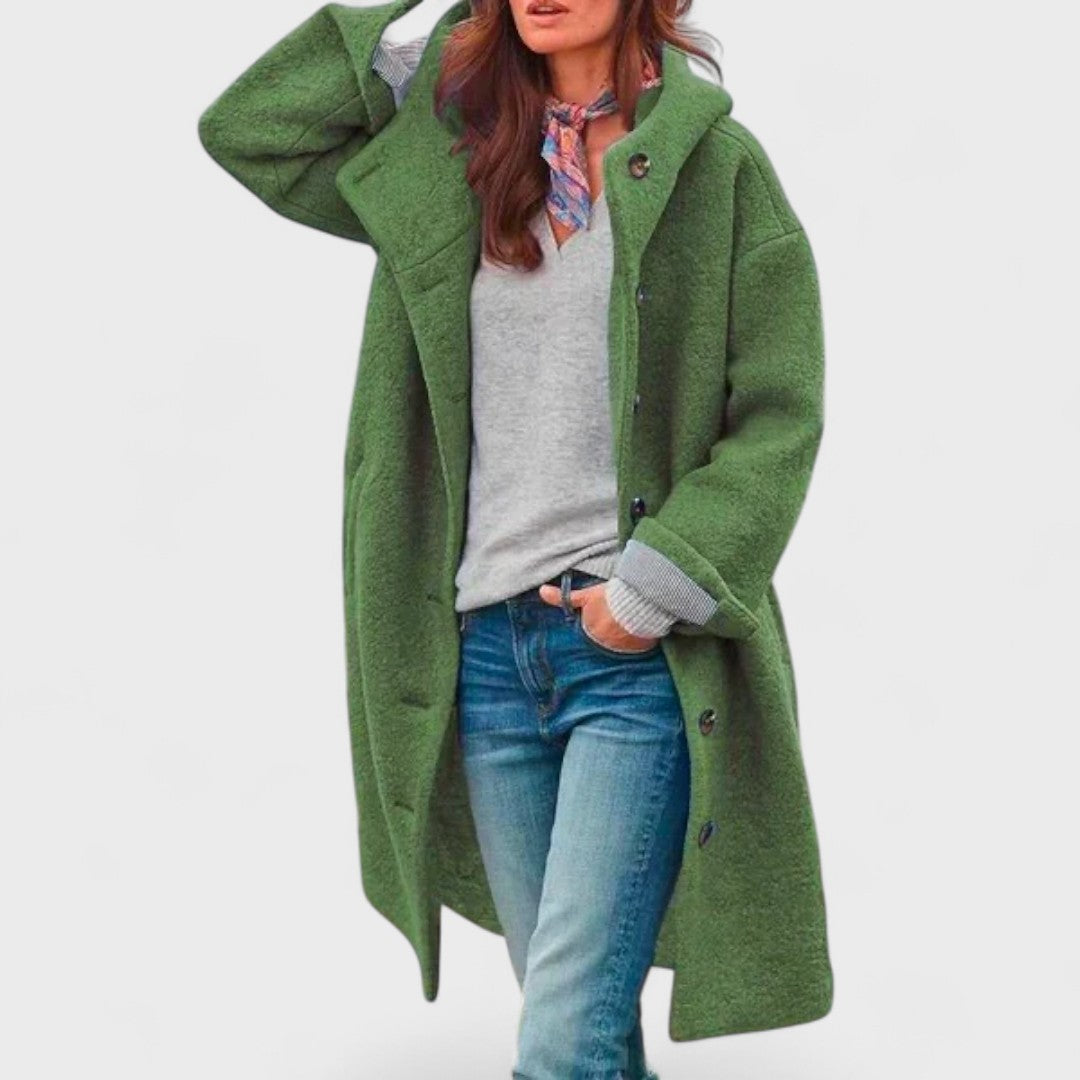 Veste en laine Olivia de Danoir Paris, modèle FR982, style douillet avec col et manches longues, couleur neutre.