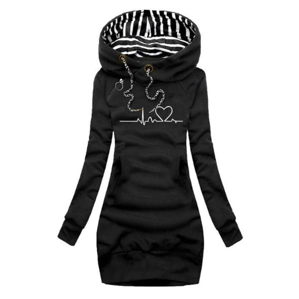 Robe d'été élégante Dahlberg Danoir Paris avec tissu léger et design chic, portée dans une image en gros plan.