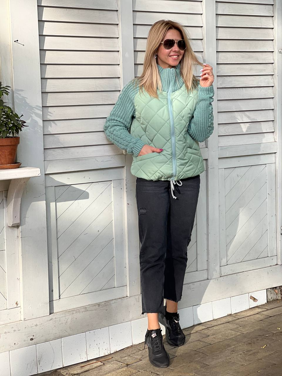 Veste matelassée élégante Nora Danoir Paris en gris, style chic et chaud, vue de face.