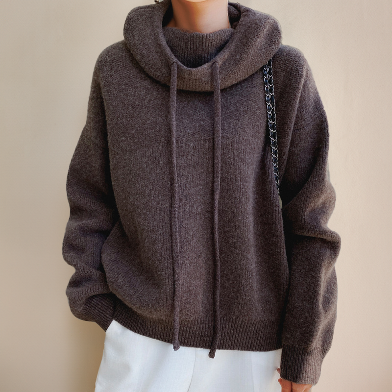Pull à col roulé vert Lena de Danoir Paris, pull élégant en maille douce, porté sur mannequin.