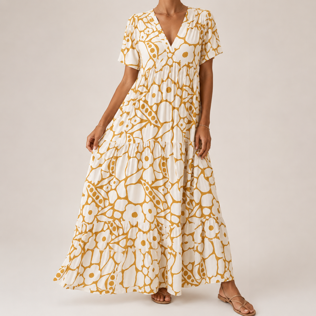 Robe bohème élégante Margaret de Danoir Paris, en tissu vert, avec détails fluides et style sophistiqué, vue de face.