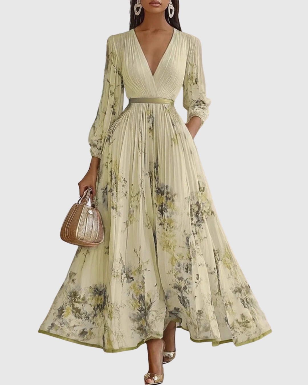 Robe longue plissée élégante Rowella de Danoir Paris en vert, vue de face, détails du tissu fluide et élégance sophistiquée.