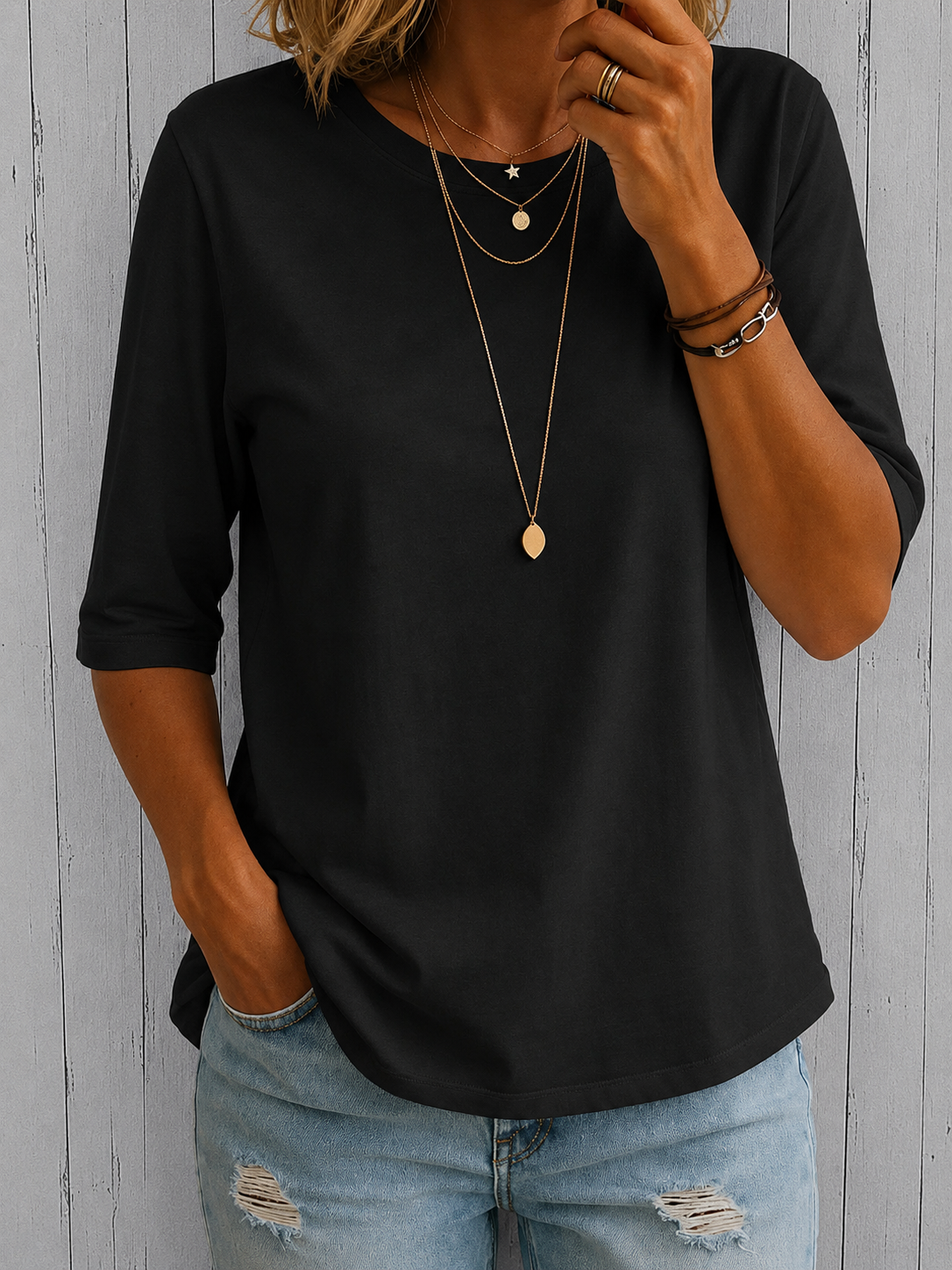T-shirt Danoir Paris Calvera Comfort Coverage en coton blanc porté sur mannequin, vue frontale.