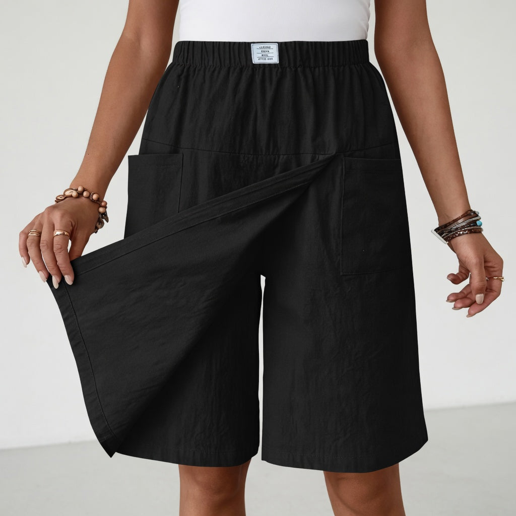 Short en noir Libertine™ de Danoir Paris avec taille élastique, poches pour une tenue active élégante et confortable.