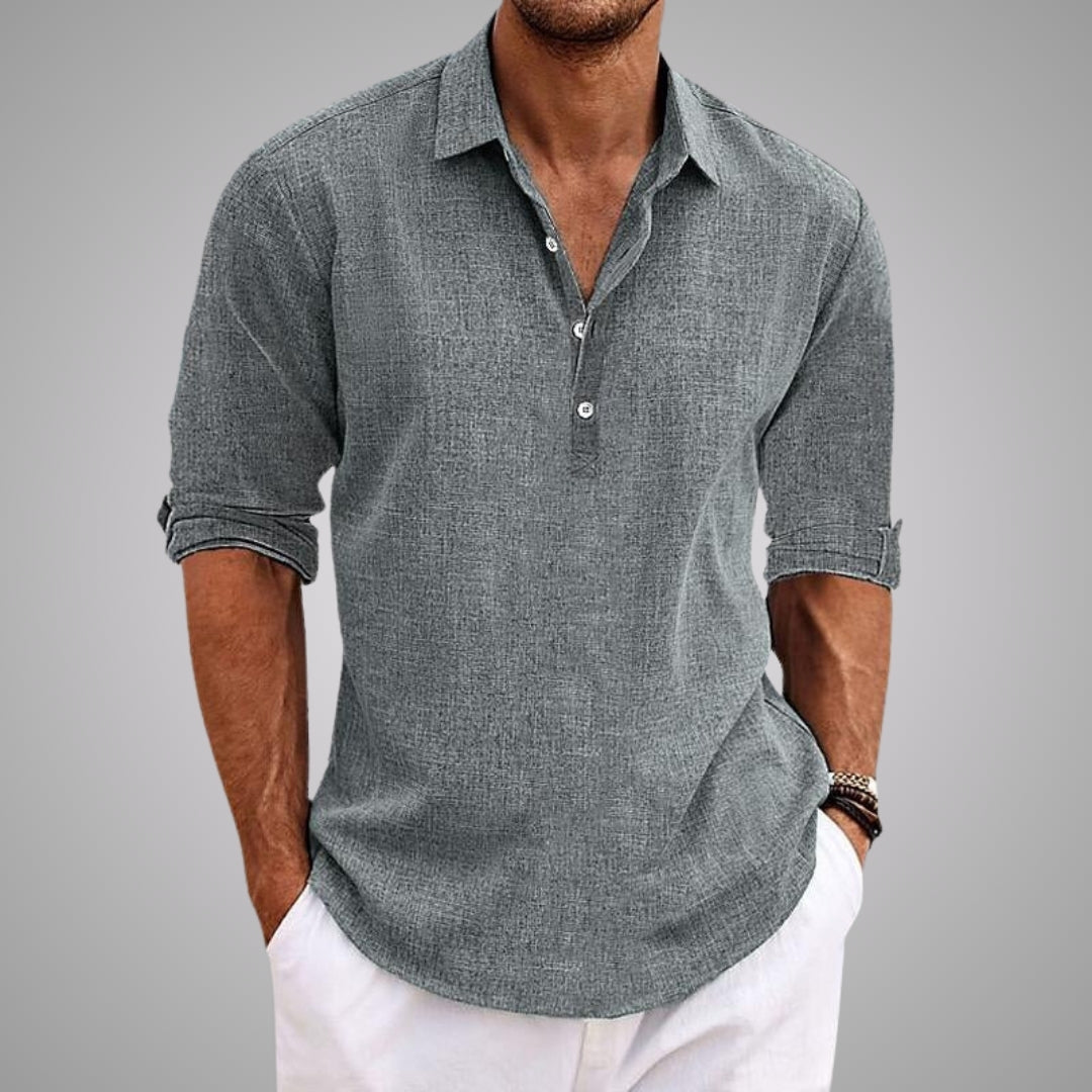 Chemise décontractée Danoir Paris™ en coton, modèle avec col et boutons, portée décontractée pour un style casual.