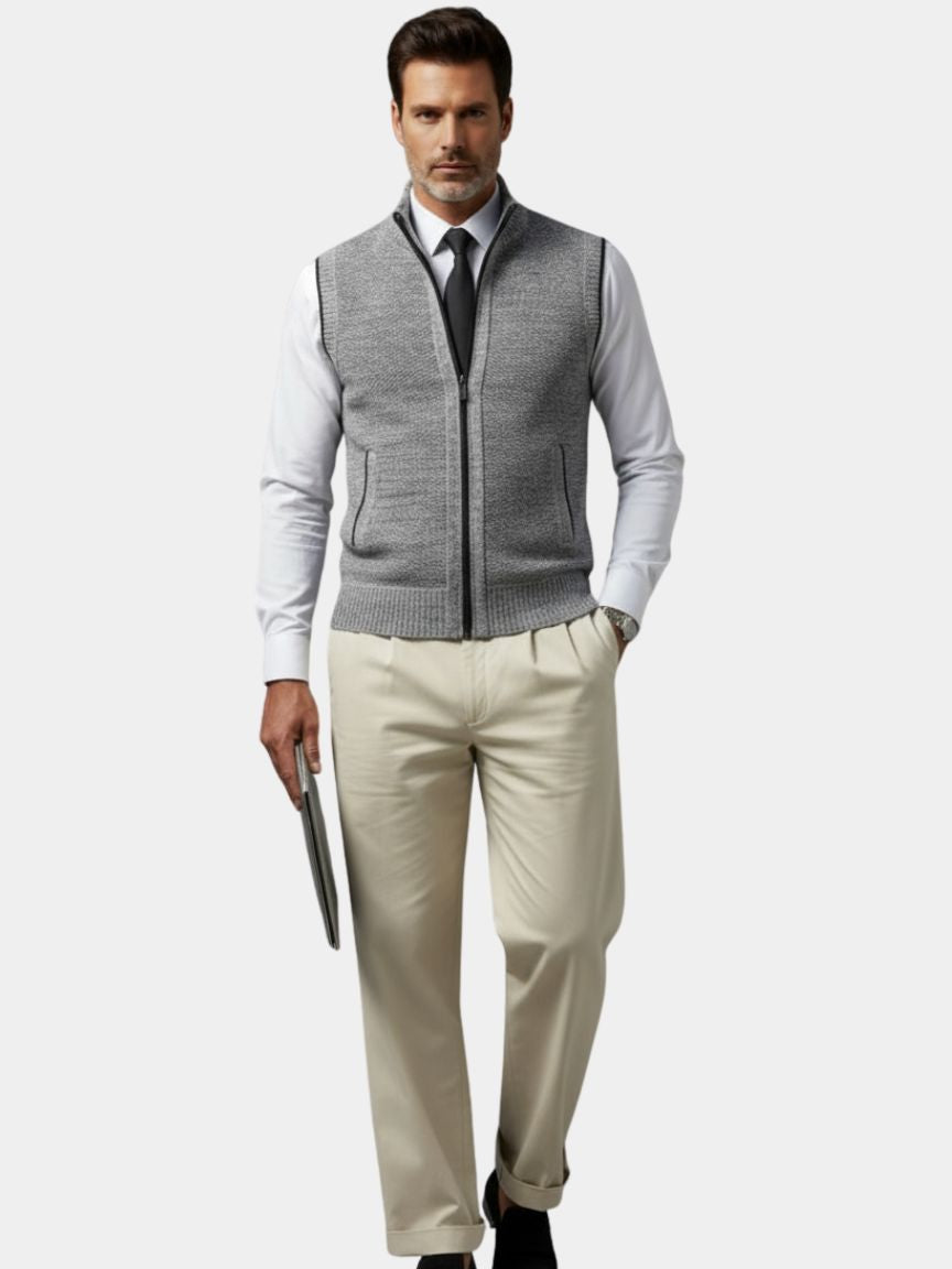 Gilet élégant Danoir Paris™ avec fermeture éclair intégrale, en tissu chic, porté par un mannequin.