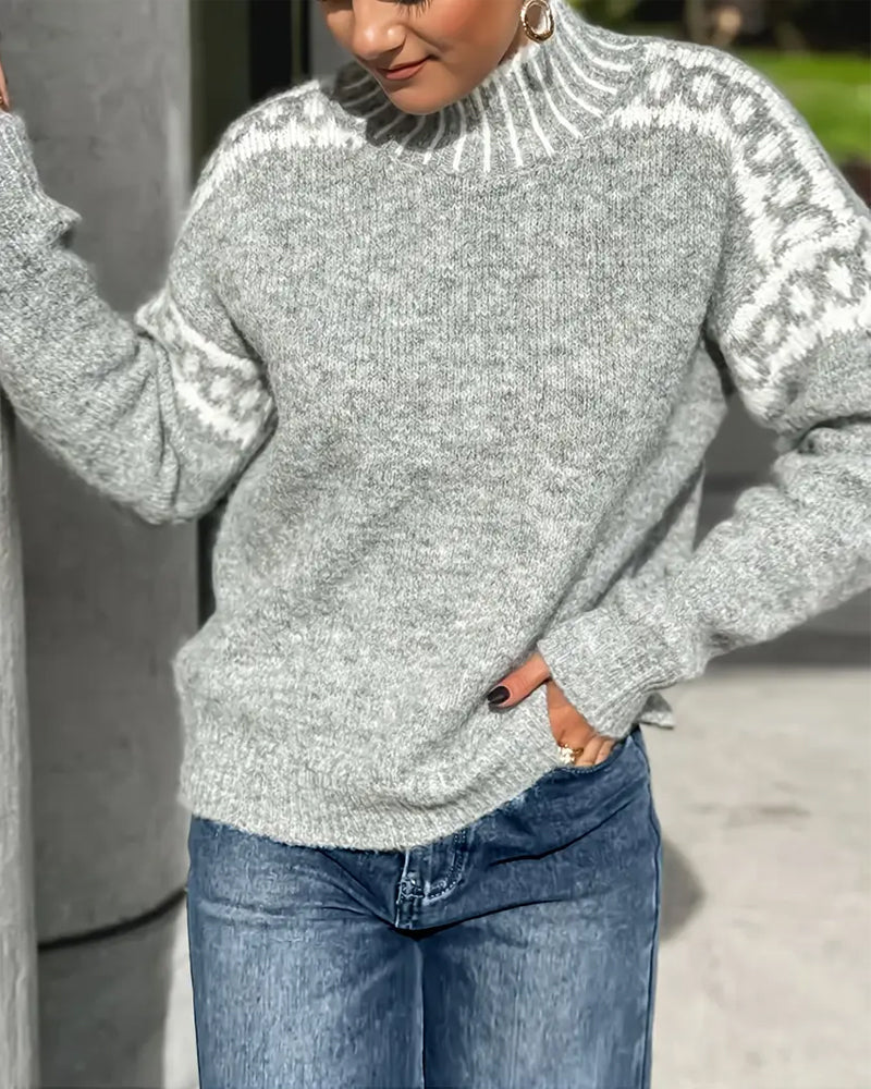 Pull maille élégant Elise™ de Danoir Paris porté, en laine douce avec col en V et manches longues, sur mannequin.