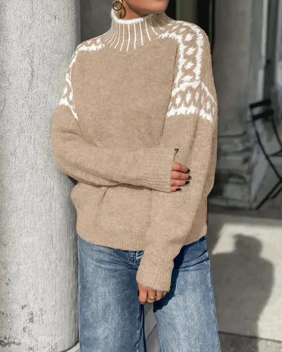 Pull maille élégant Elise™ de Danoir Paris, en tissu fin, avec col rond et manches longues, porté sur mannequin.