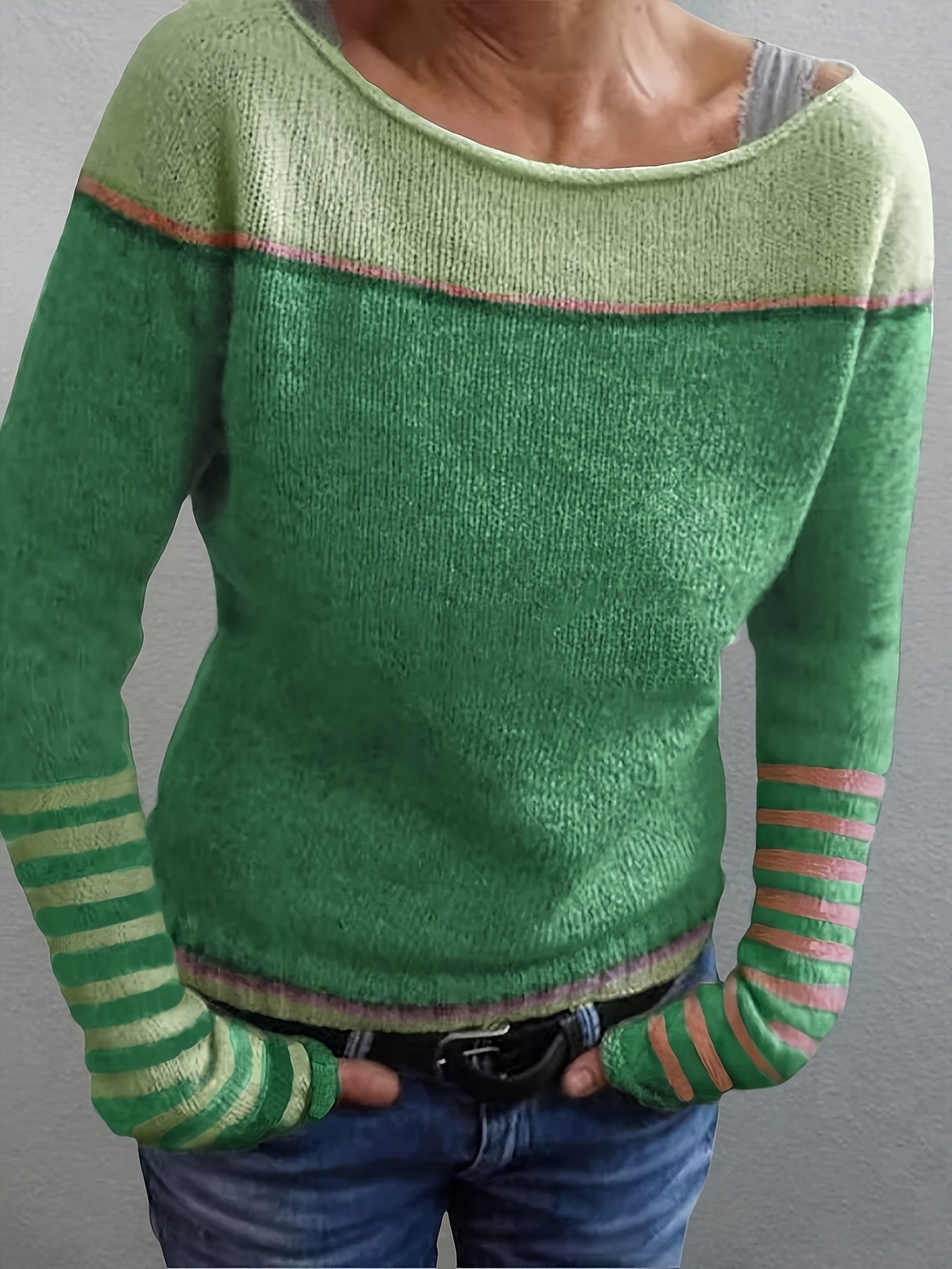 Pull rayé à manches longues Katharina de Danoir Paris, tricoté, avec motifs colorés, porté sur mannequin blanc.
