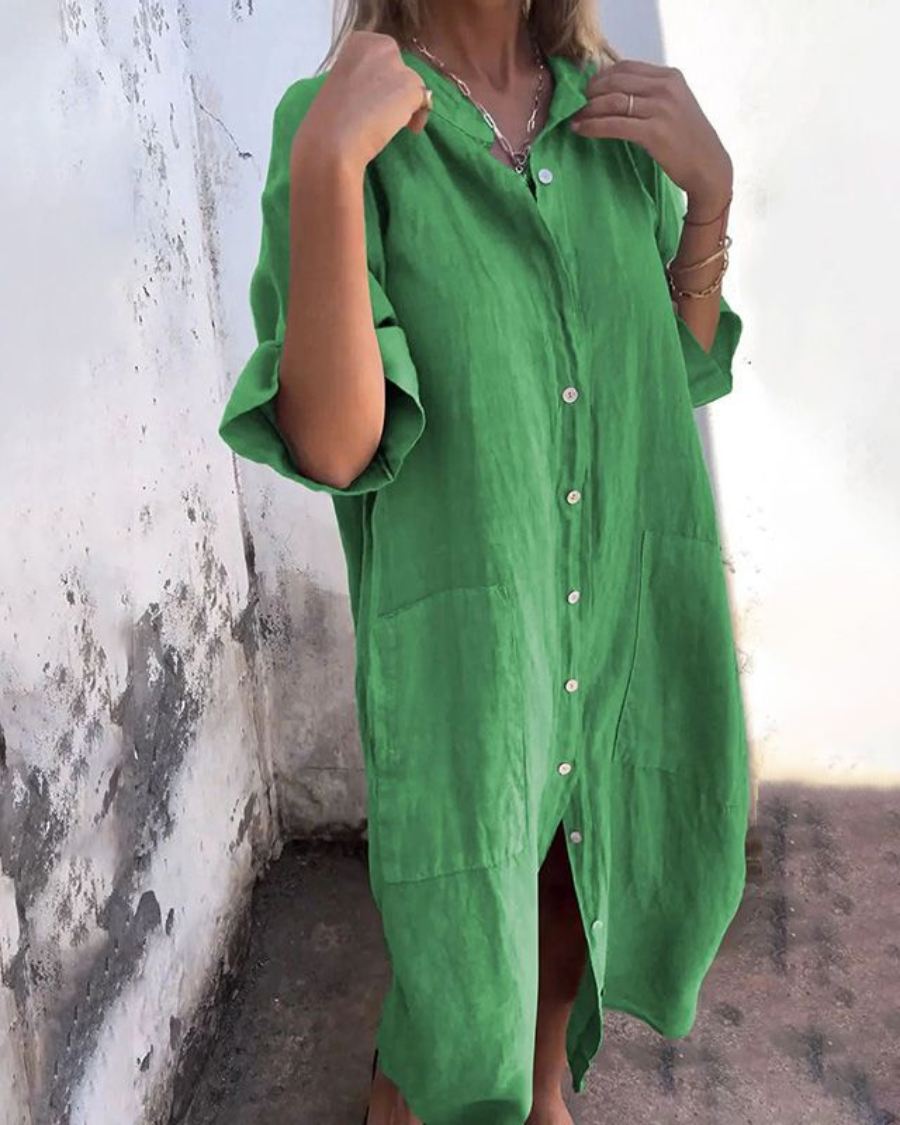 Robe chemise décontractée Melanie Danoir Paris avec motif Ibiza, tissu léger et style bohème, portée en été.