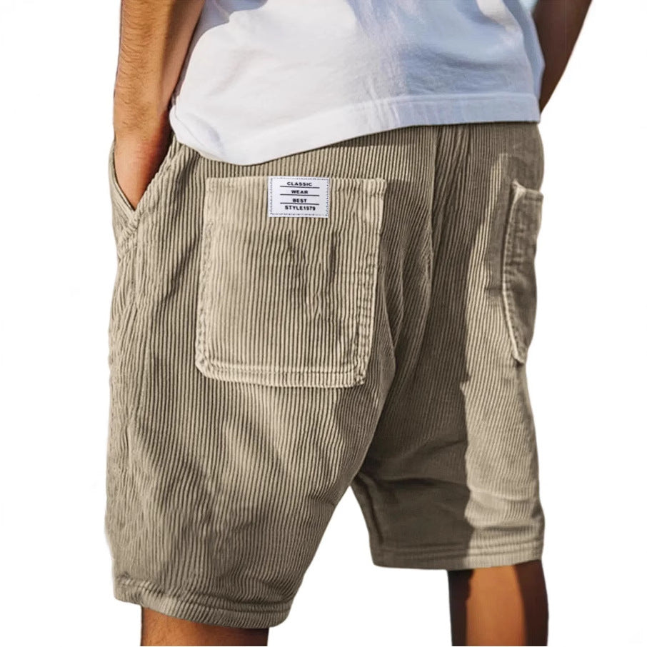 Short velours chic Victor de Danoir Paris, vêtement élégant en velours, présenté sur un fond neutre.