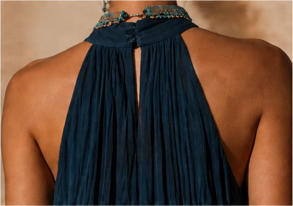 Robe longue halter dégradée Paula de Danoir Paris, vue de côté, en tissu fluide avec dégradé de couleurs.