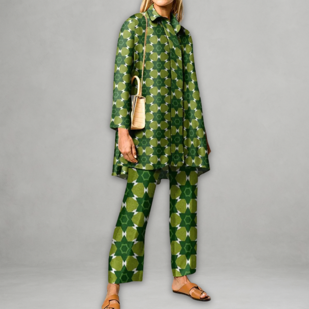 Ensemble de deux pièces Danoir Paris Heressence, sous-vêtements confortables pour femmes, affichés sur un fond neutre.