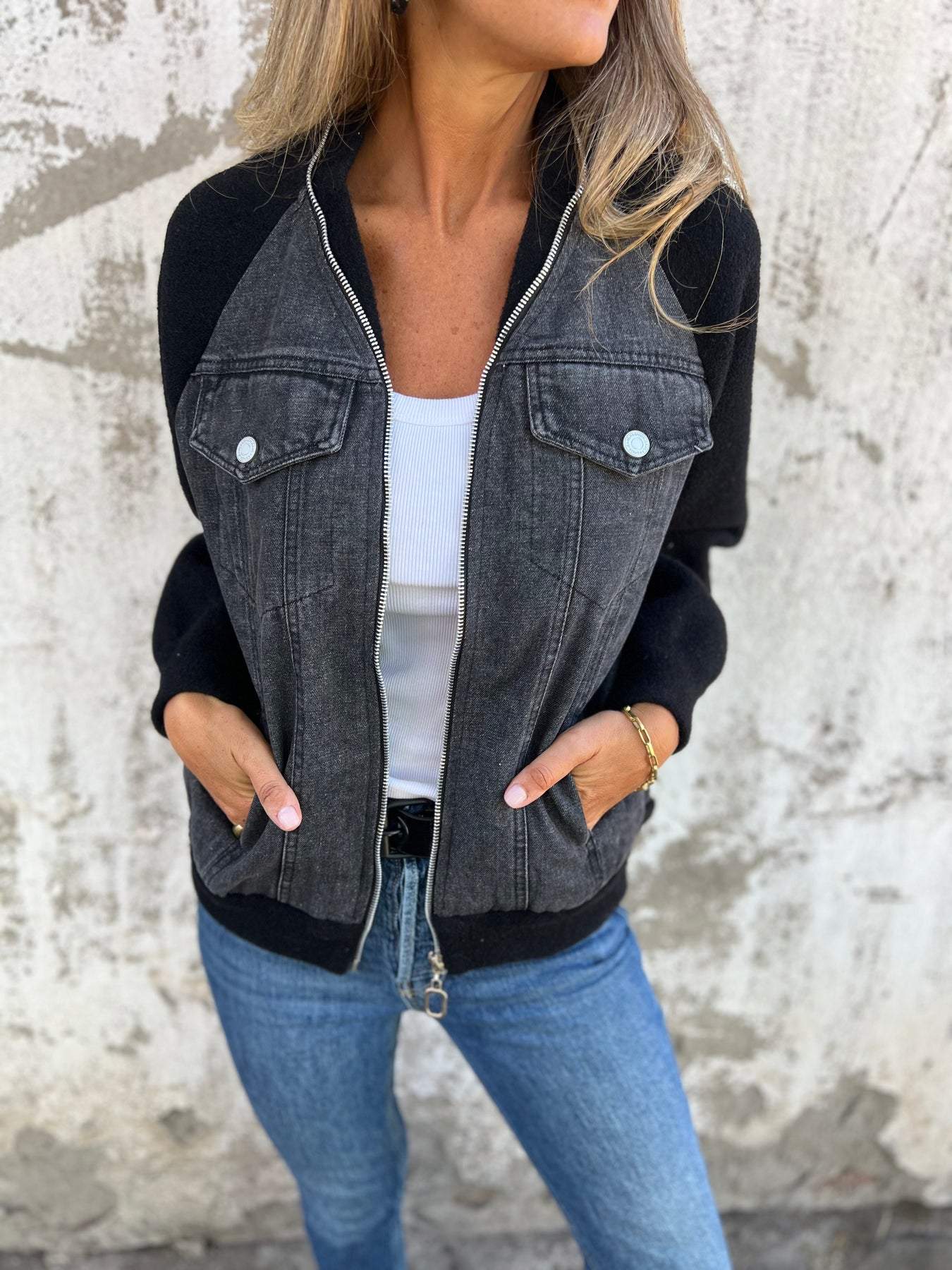Veste Danoir Paris Isa en bleu pour femmes, coupe flatteuse, couvre et vous donne confiance, vêtement chaud et élégant.