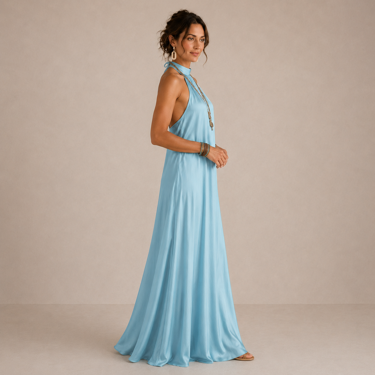 Robe longue maxi bleu clair Danoir Paris ALINA, style élégant avec détails raffinés, portée décontractée ou habillée.