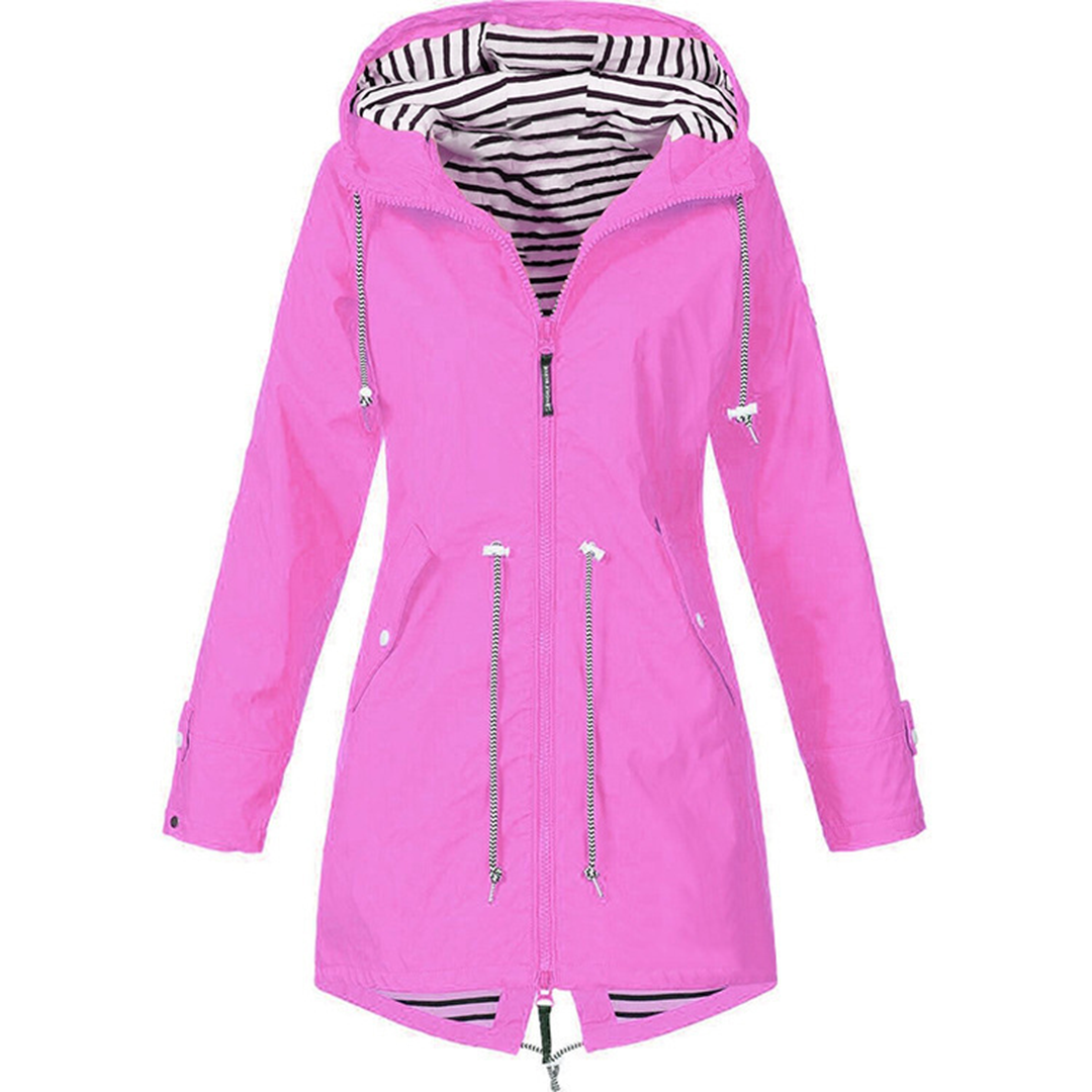 Imperméable jaune Danoir Paris Glayda, élégant et confortable, avec capuche et fermeture boutonnée.