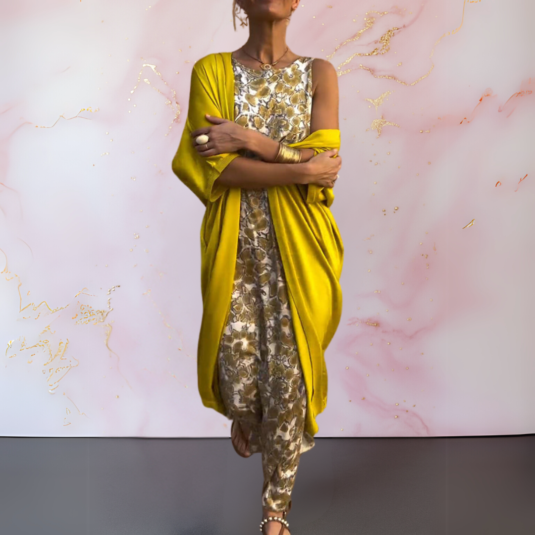 Robe maxi élégante Melanie de Danoir Paris, tissu fluide et design sophistiqué, portée par un mannequin dans une ambiance chic.