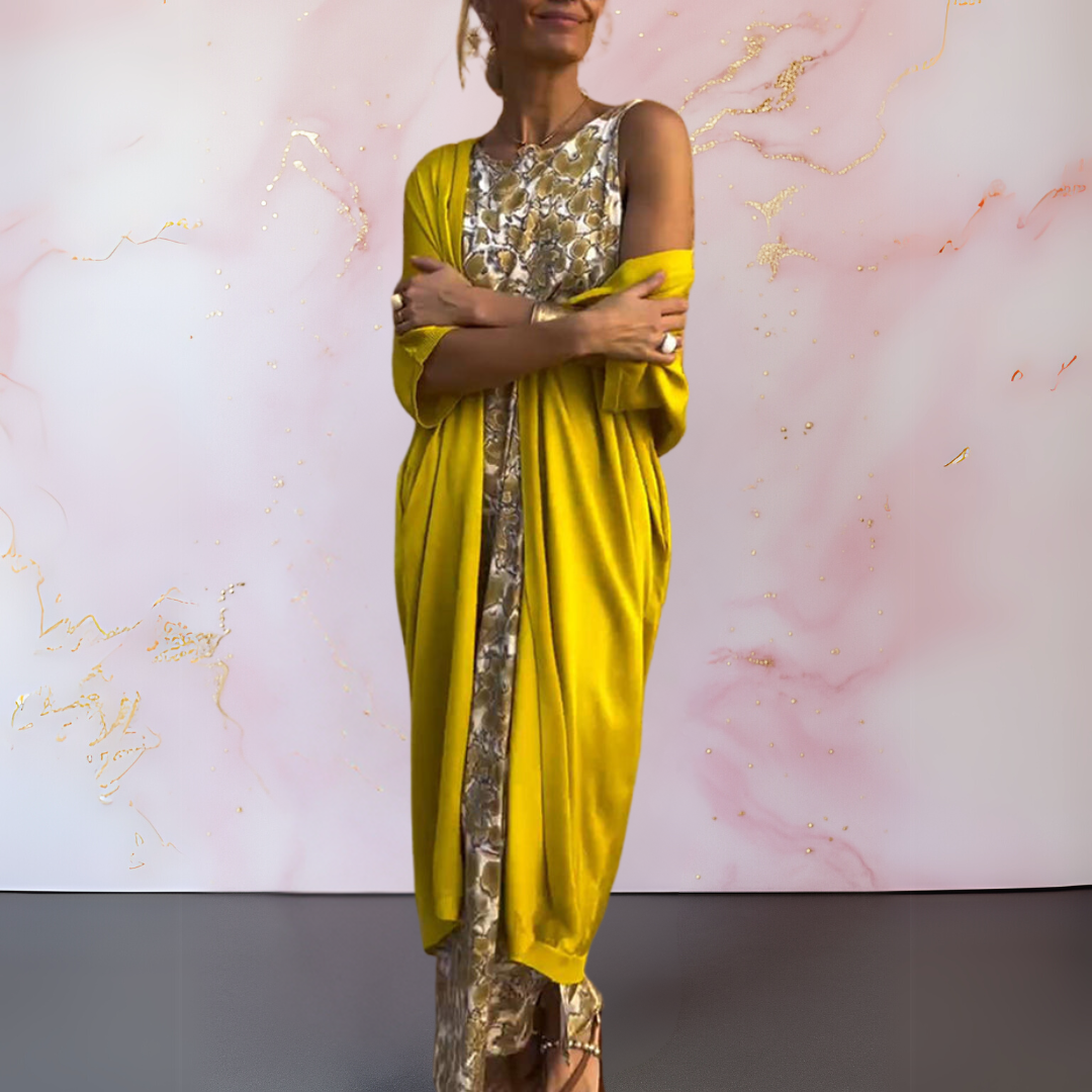 Robe maxi élégante Melanie de Danoir Paris, tissu fluide, détail de la ceinture et décolleté en V, portée sophistiquée.