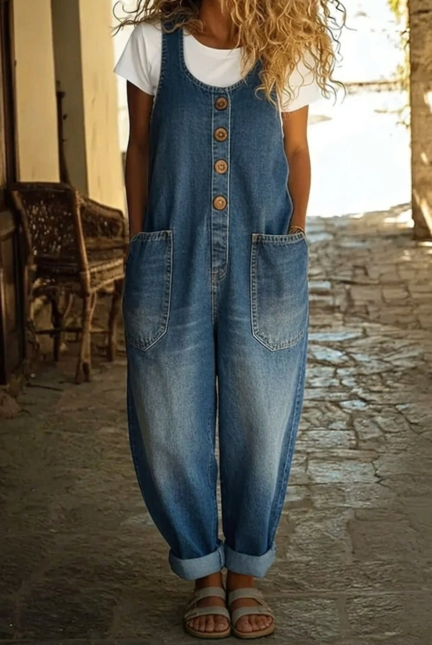 Salopette vintage en denim en coton lavé de Danoir Paris, coupe classique, couleur bleue, détails décontractés.