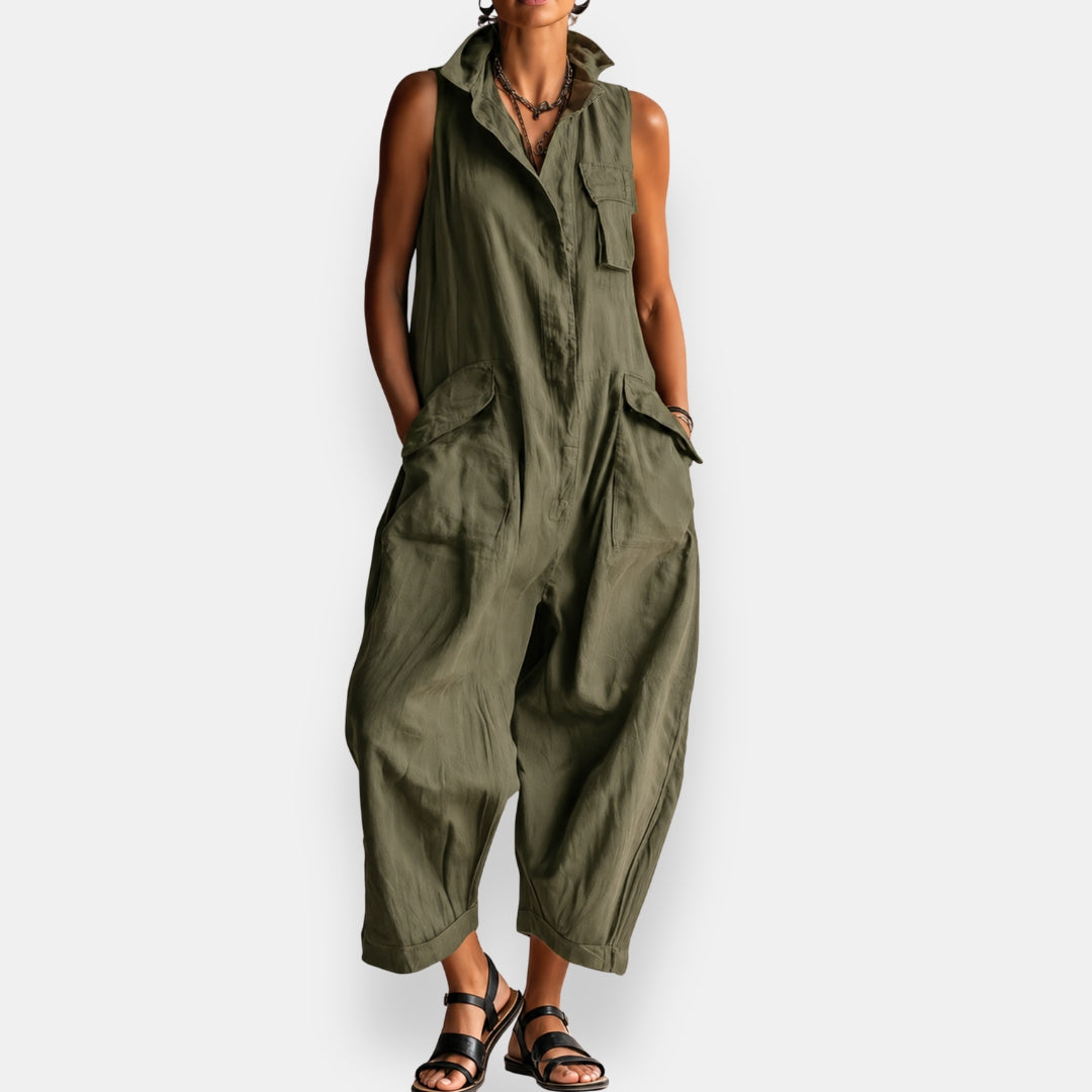 Combinaison sans manches noir Garvalde de Danoir Paris, élégant costume jumpsuit pour femme, détail de la coupe et tissu.