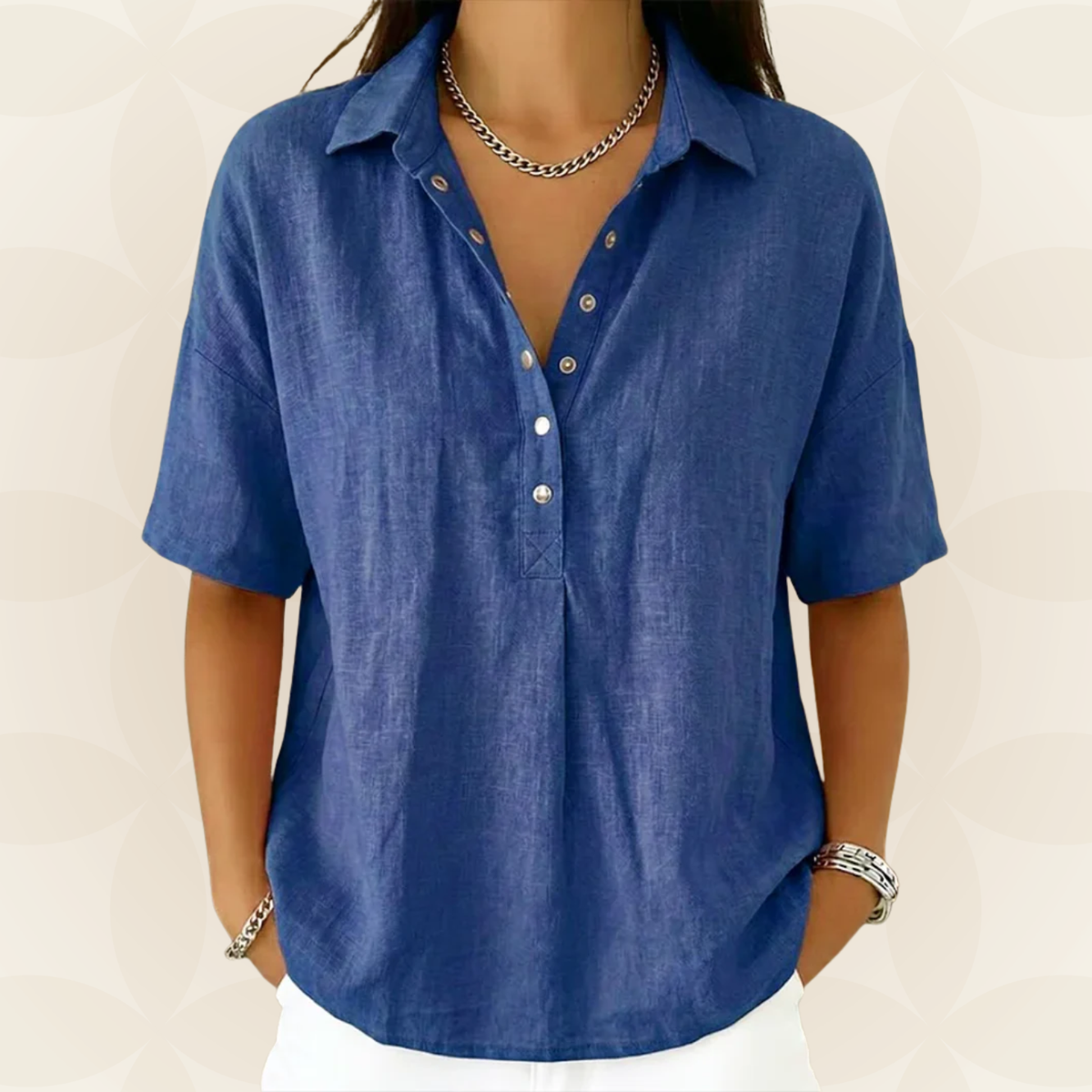 Blouse Sonja de Danoir Paris en kaki avec col et détails de boutons, style élégant et moderne pour femme.