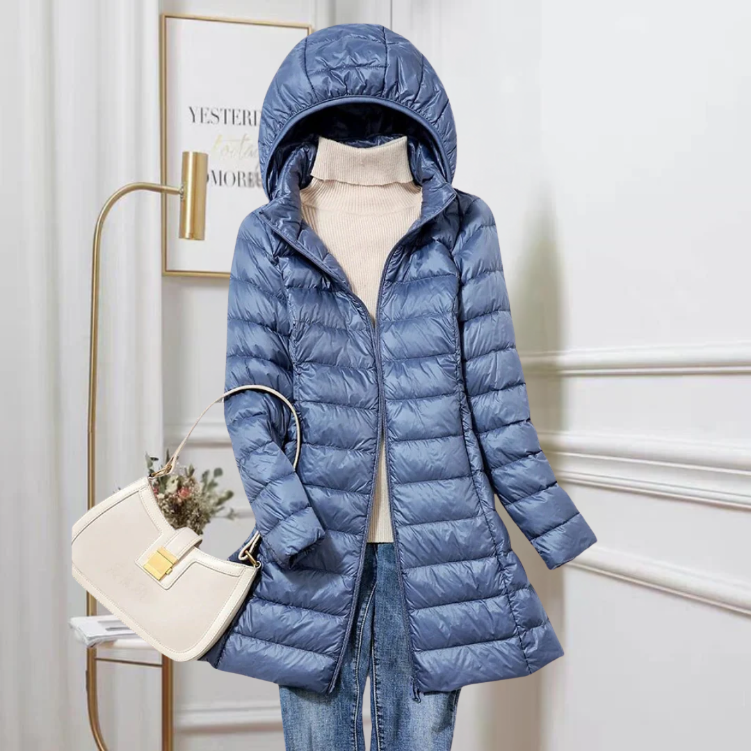 Doudoune ultralégère Elva de Danoir Paris en kaki, élégante et légère, idéale pour l'automne ou l'hiver.