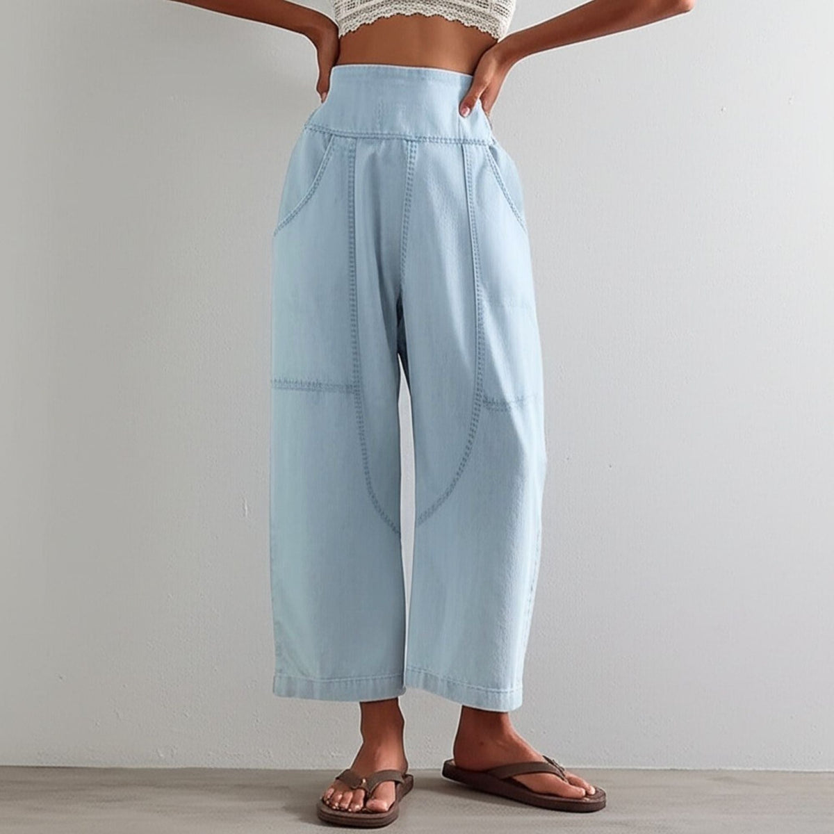 Pantalon Camille kaki de Danoir Paris, coupe élégante, tissu léger et confortable, vue frontale.