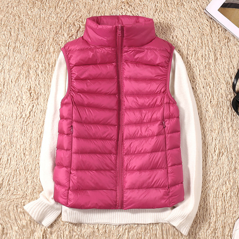 Gilet élégant en duvet Saphire de Danoir Paris, couleur kaki, porté en taille XS, style sophistiqué et chaud pour l'hiver.