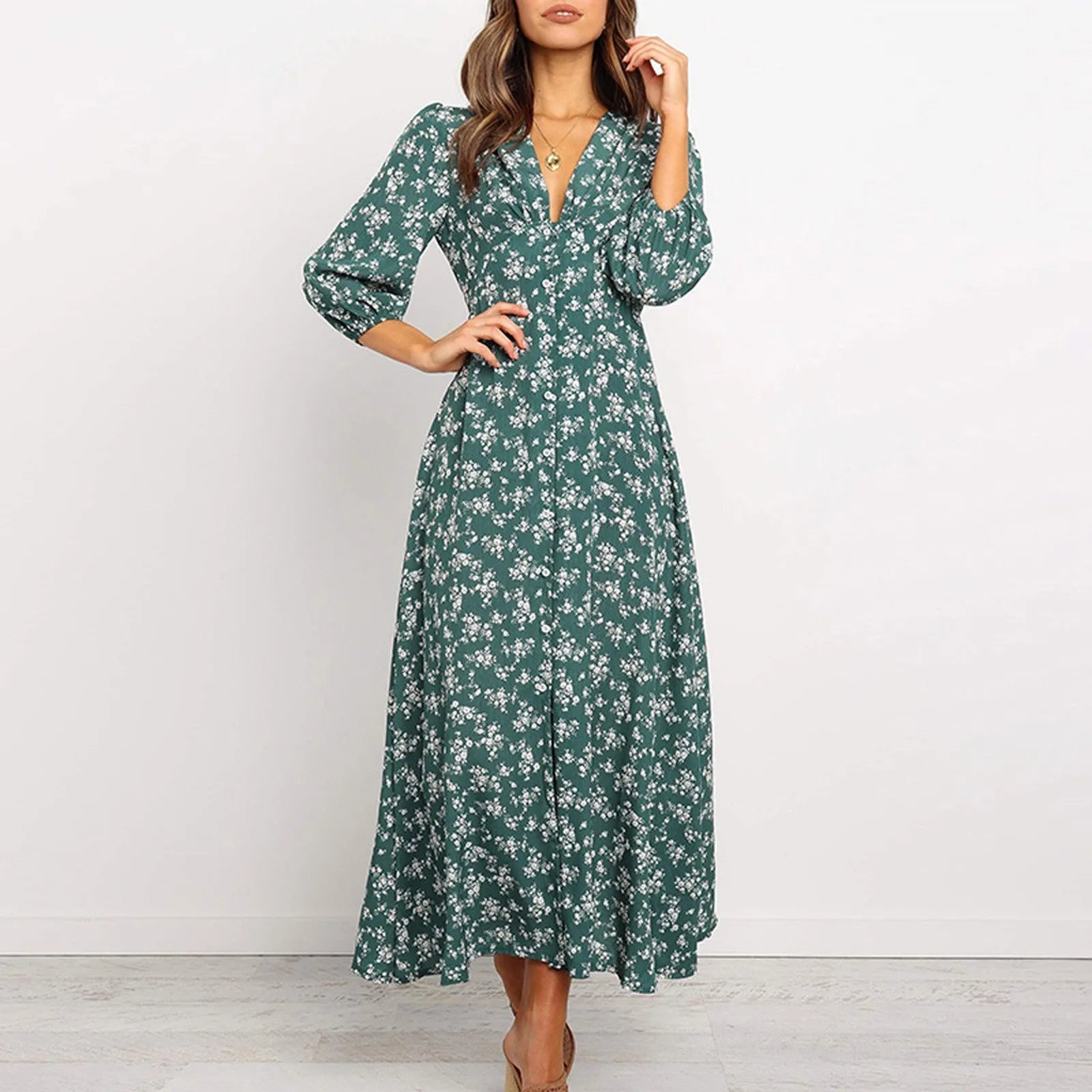 Robe fleurie élégante Jane de Danoir Paris avec motif floral, coupe fluide et détails raffinés pour un look sophistiqué.