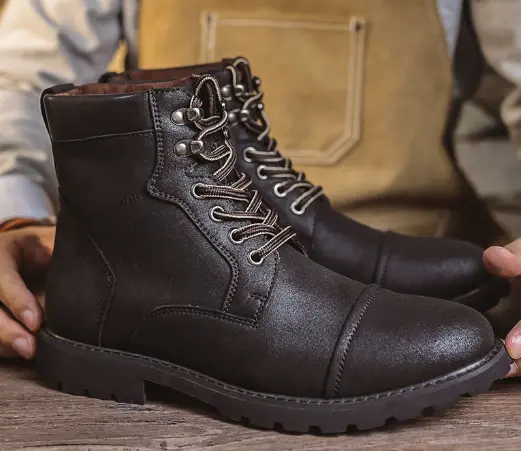 Bottes en cuir pour homme Colton™ de Danoir Paris, style élégant avec finition de haute qualité, vue de face.