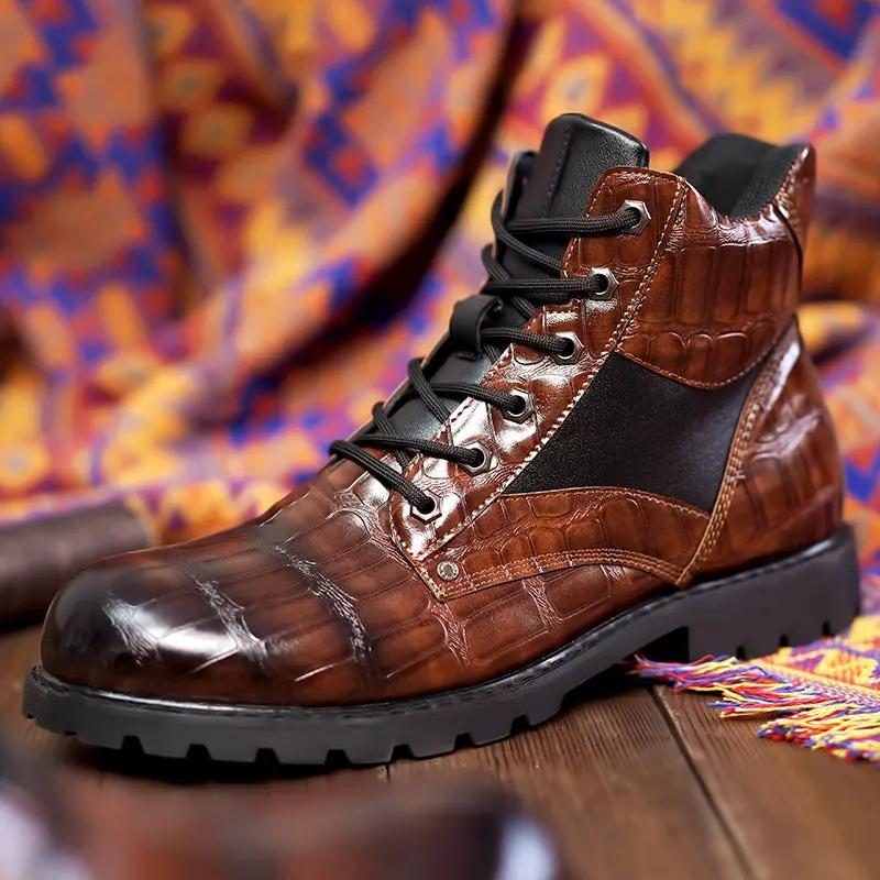 Bottes en cuir de crocodile Rendell™ de Danoir Paris, avec finition élégante et détails en relief, chaussures de style sophistiqué.