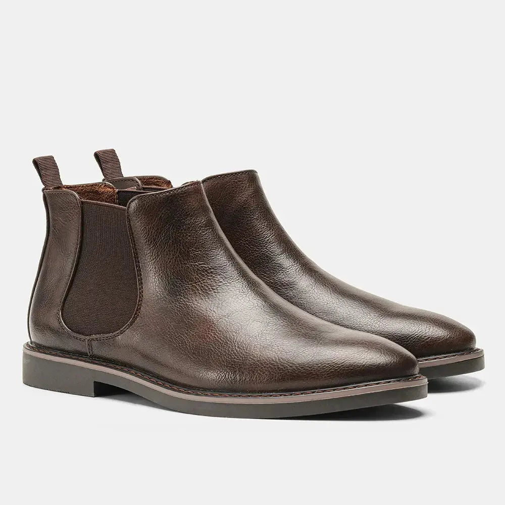 Bottes Chelsea intemporelles Wayne™ de Danoir Paris en cuir noir, style classique et élégant, vue de face sur fond blanc