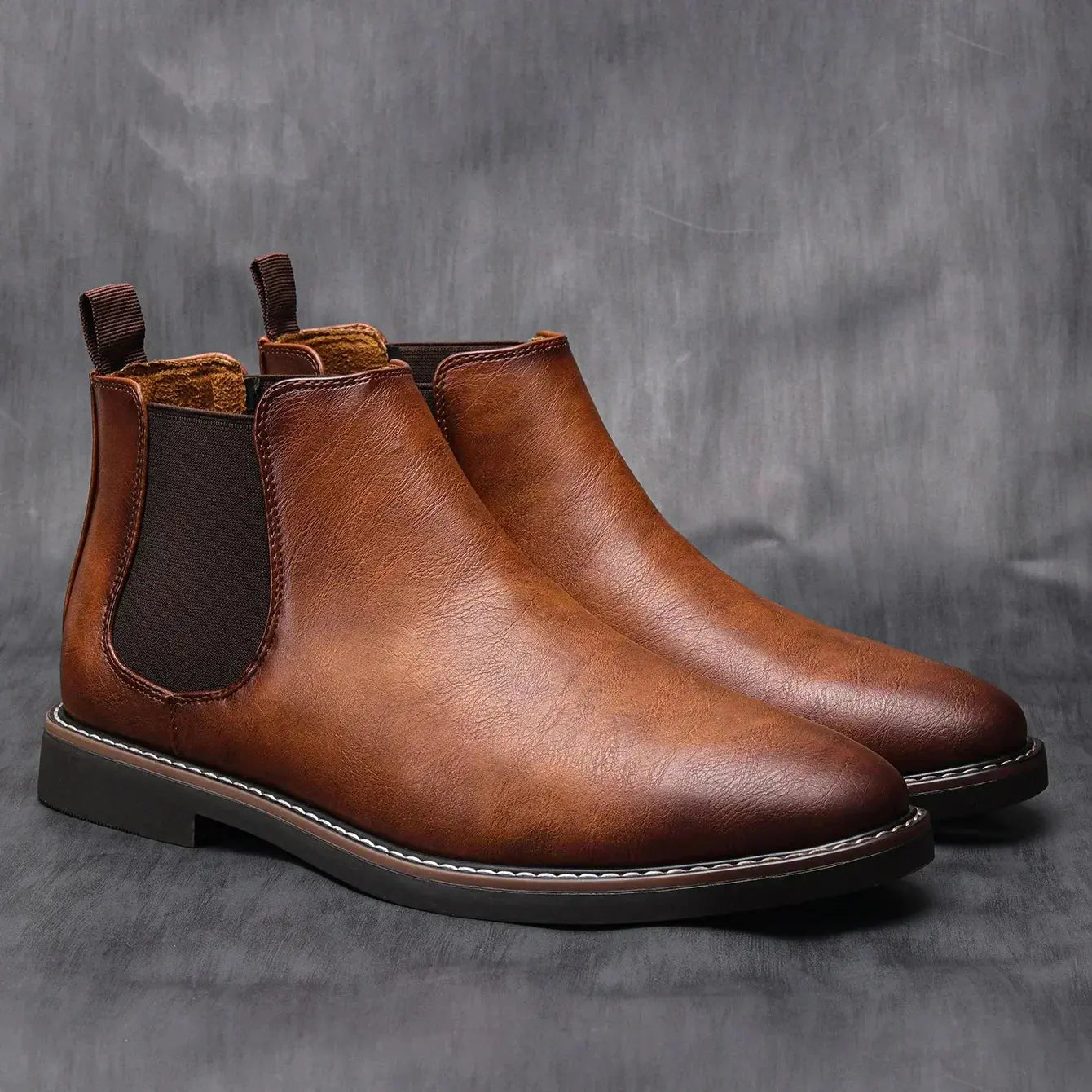 Bottes Chelsea intemporelles Wayne™ de Danoir Paris en cuir noir avec talon bas, style élégant et classique pour femme.