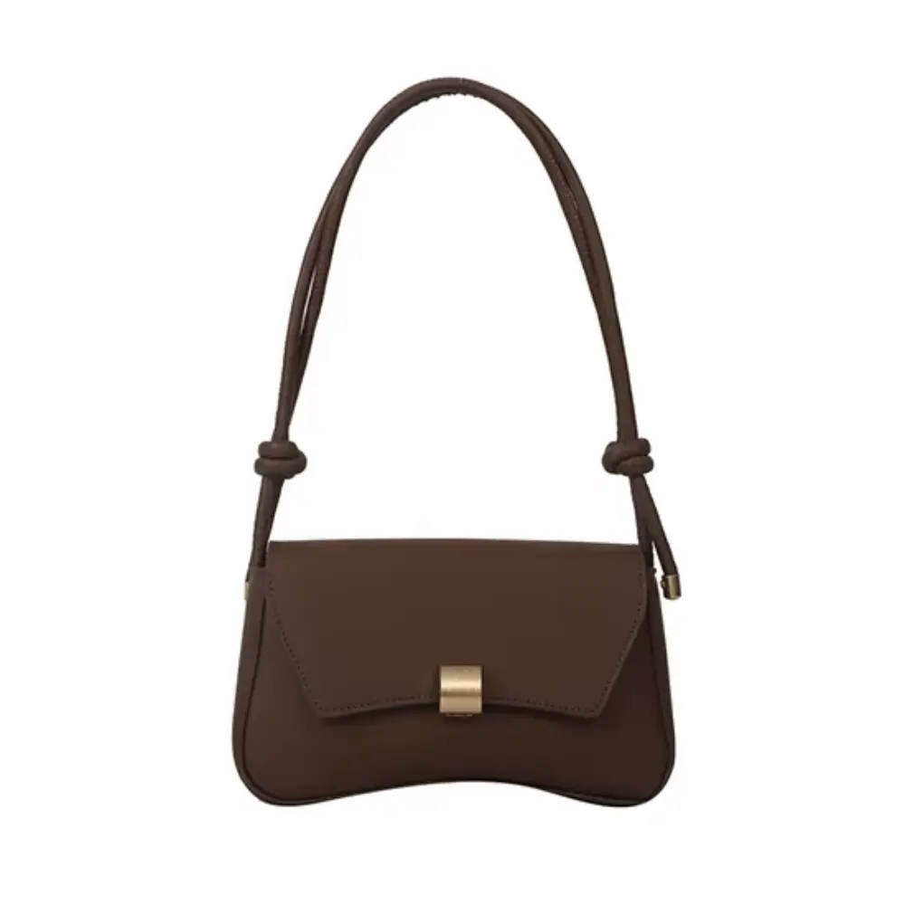 Sac à bandoulière Danoir Paris Daphne en maroquin marron avec charme vintage, visible avec détails en cuir et anse réglable.