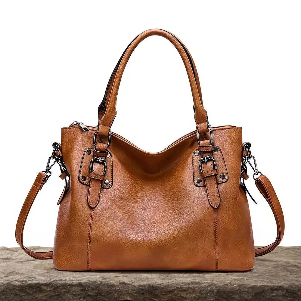 Sac à bandoulière Danoir Paris Elowen en marron, sac chic et élégant avec poches et détails sophistiqués.