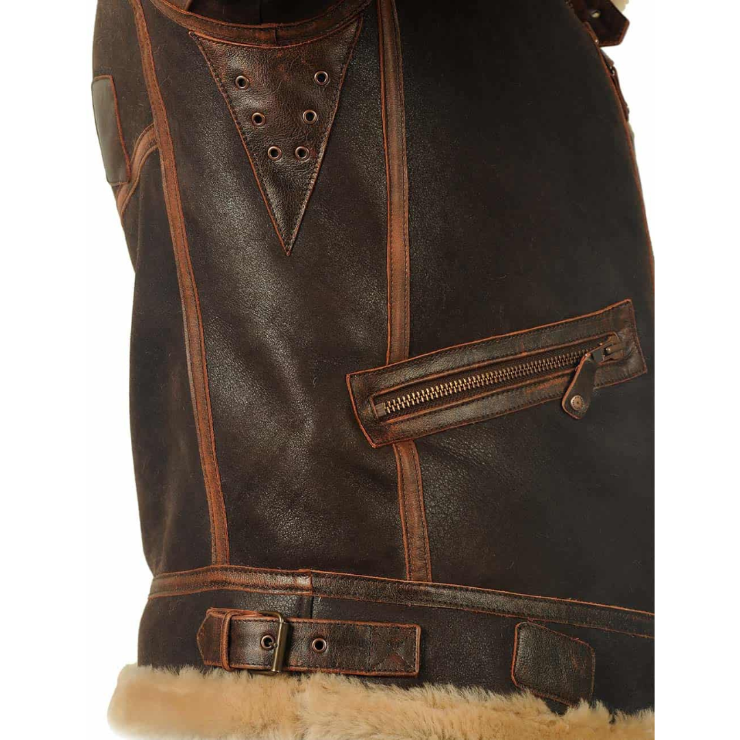 Veste aviateur classique Danoir Paris™ en cuir marron avec col en peau, fermeture zippée et poches latérales élégantes.