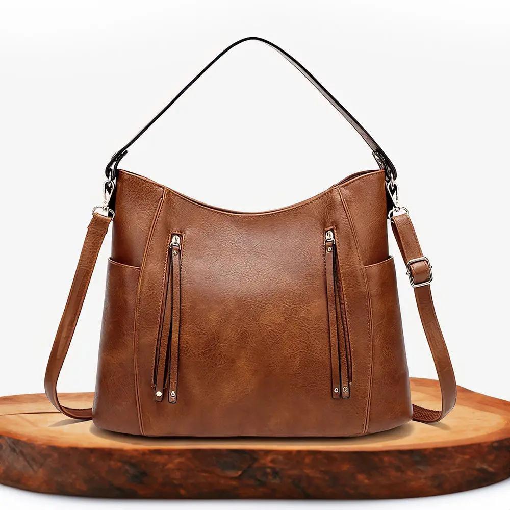 Sac Lylia en cuir marron de Danoir Paris, élégant et intemporel, avec poignée et fermeture métallique visible.