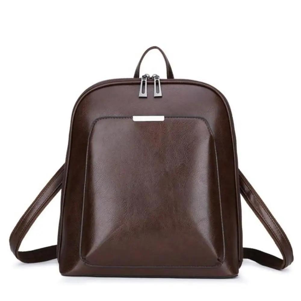 Sac à deux zips Naomi de Danoir Paris, en cuir marron, avec design intemporel et élégante simplicité, visible en détail dans l'image.