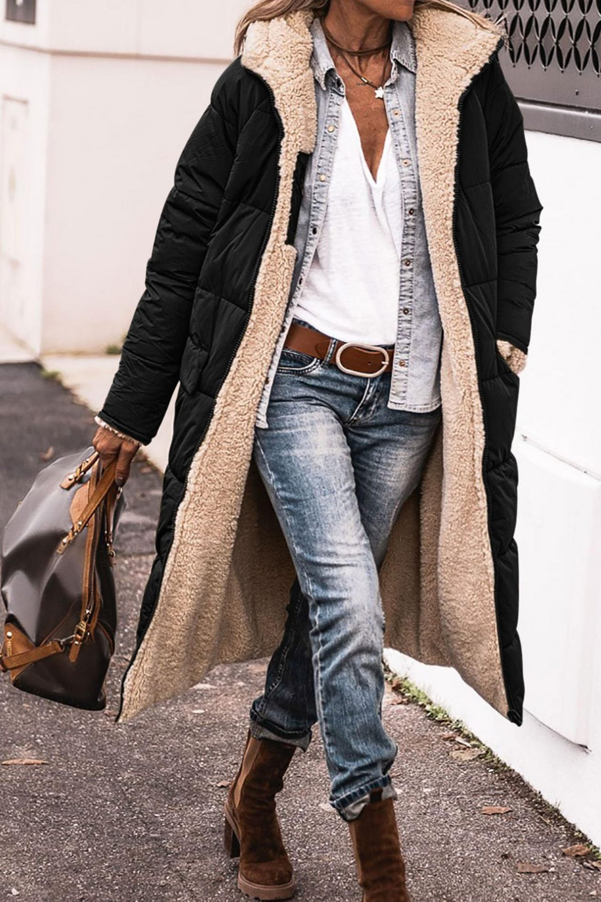 Manteau réversible élégant Danoir Paris Anny en marron, veste chic avec design sophistiqué, vue en gros plan.