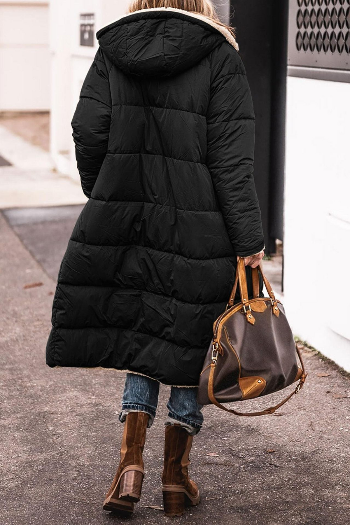 Manteau réversible élégant Danoir Paris Anny en marron, détail des textures et du design sophistiqué.