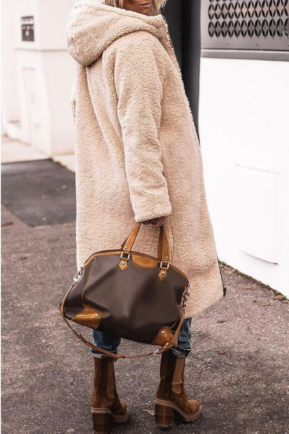 Manteau réversible élégant Danoir Paris Anny en marron, avec détails raffinés et coupe sophistiquée.