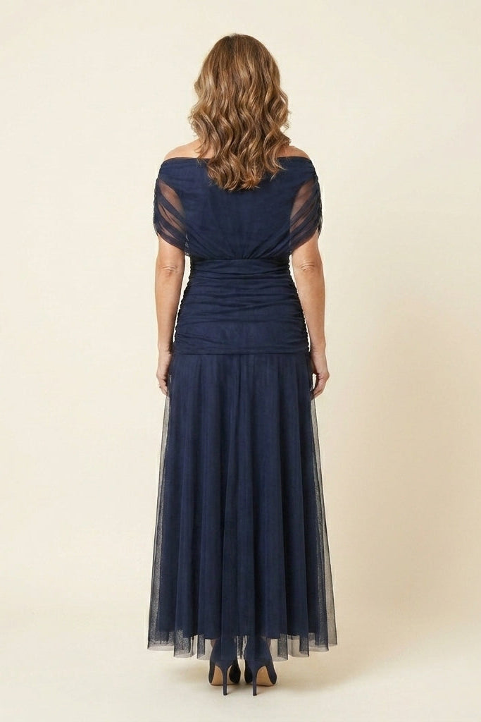 Robe longue drapée en tulle marron Carlota™ par Danoir Paris, élégante et fluide, portée sur un mannequin.