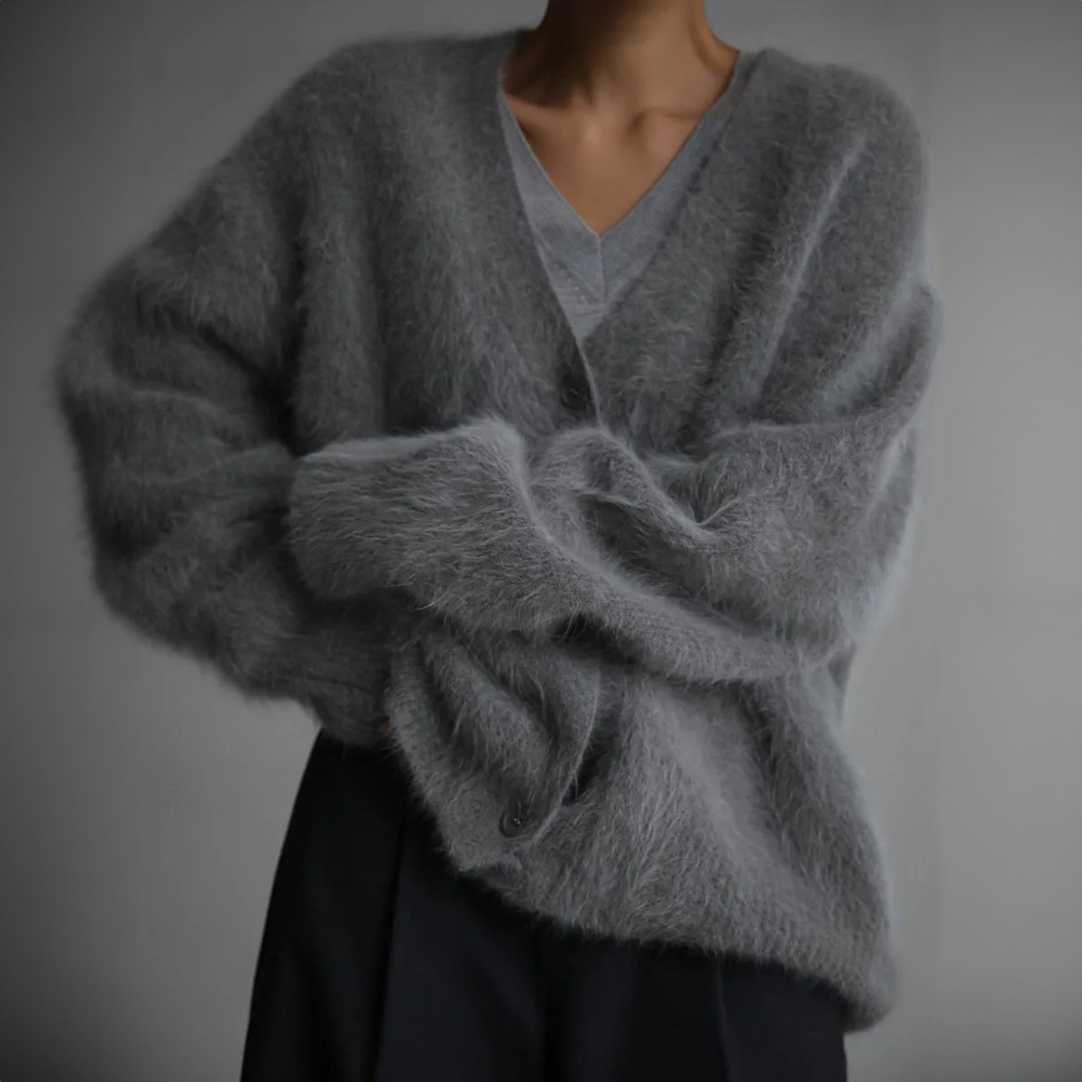 Cardigan Luna en cachemire marron élégant de Danoir Paris, coupe raffinée et texture douce visible sur l'image.