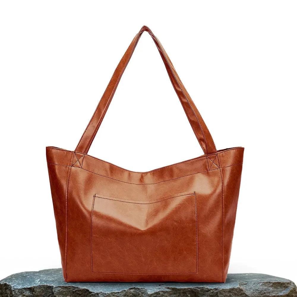 Sac à bandoulière rétro-chic Danoir Paris Seraphina en cuir marron, avec poignées et détails élégants.